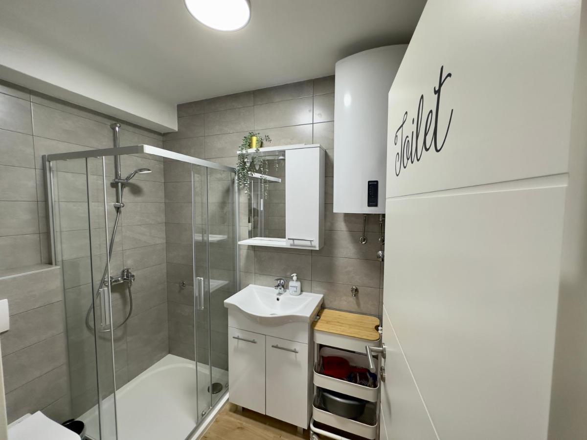 Matek Family & Studio Apartment 洛瓦尼斯卡 外观 照片