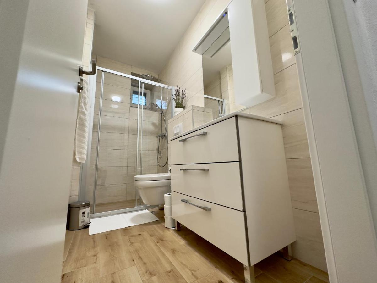 Matek Family & Studio Apartment 洛瓦尼斯卡 外观 照片